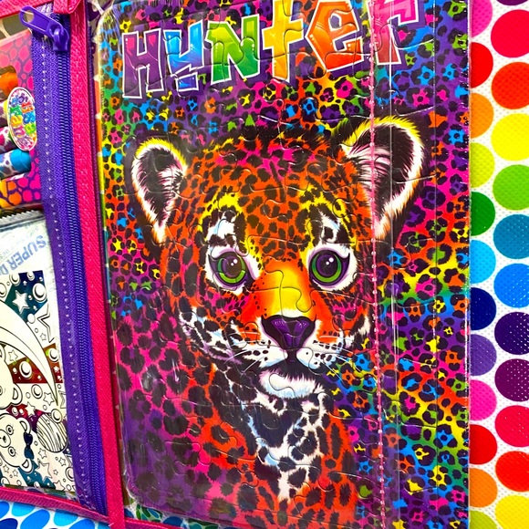 LISA FRANK TRIFOLD PORTFOLIO OVER 750 STICKERS 3 PUZZLES ACTIVITY SET MO… - Picture 8 of 16